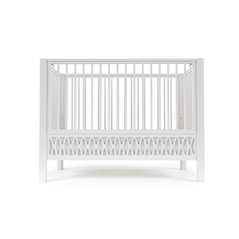 Cam Cam nostalgisches Baby- und Juniorbett 'Harlequin' rundum Gitterstäbe in weiß 60x120cm