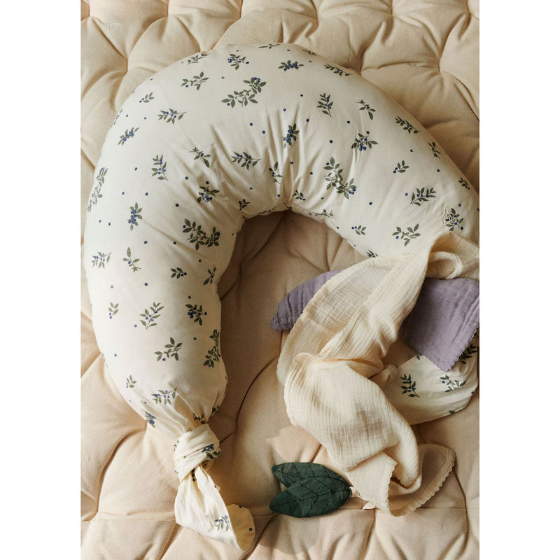 Dear April Stillkissen mit langen Bändern 'Blueberries'