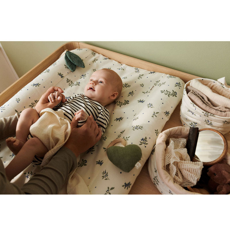 Dear April Großes Wickelkissen in 'Blueberries' 65x74cm