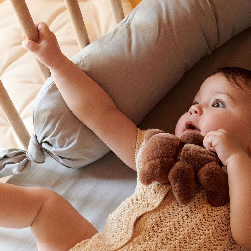 Dear April Bettschlange in 'Sea Notes'