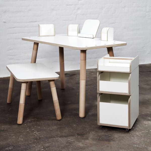 Growing Table Spaces in weiß – das clevere Containermöbel