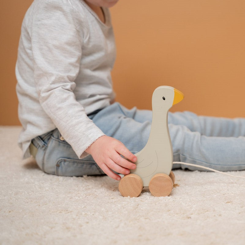 Little Dutch Holzspielzeug Nachziehtier "Little Goose" in olive/mint