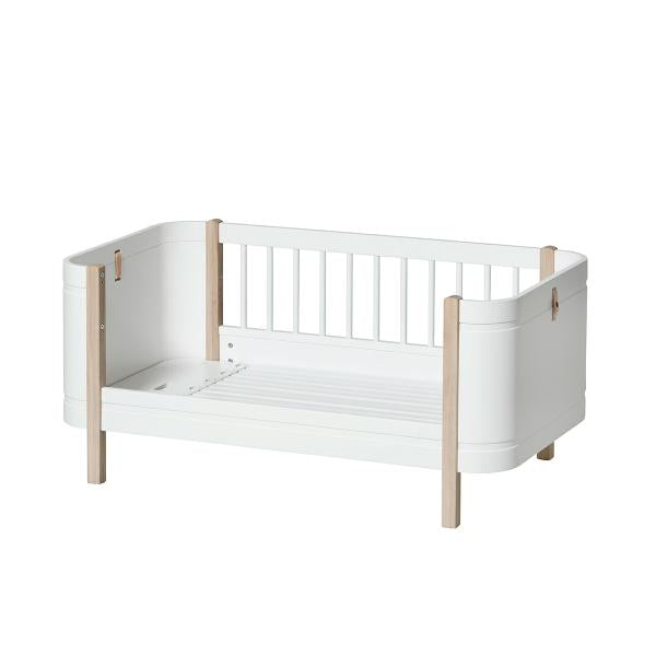 Oliver Furniture Wood Mini+ Babybett inklusive Umbauset Juniorbett 0-9 Jahre weiß/Eiche