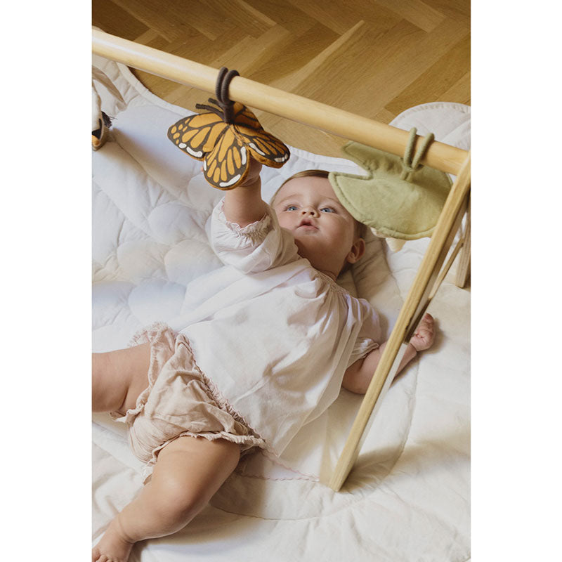 Lorena Canals "Swan Lake" Spielbogen mit Set aus 3 Rassel-Anhängern 'Swan'