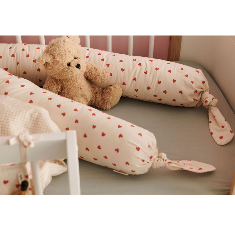 Dear April Bettschlange in 'Little Love'