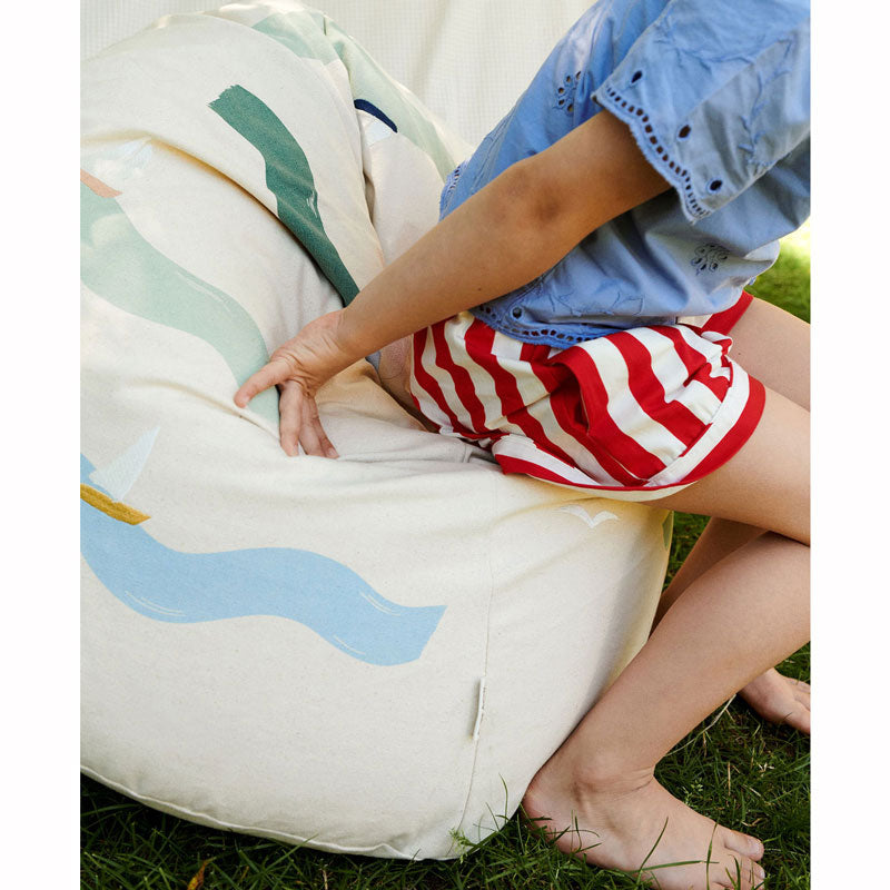 Dear April Bestickter Sitzsack in 'Big Waves' Ø70x85cm