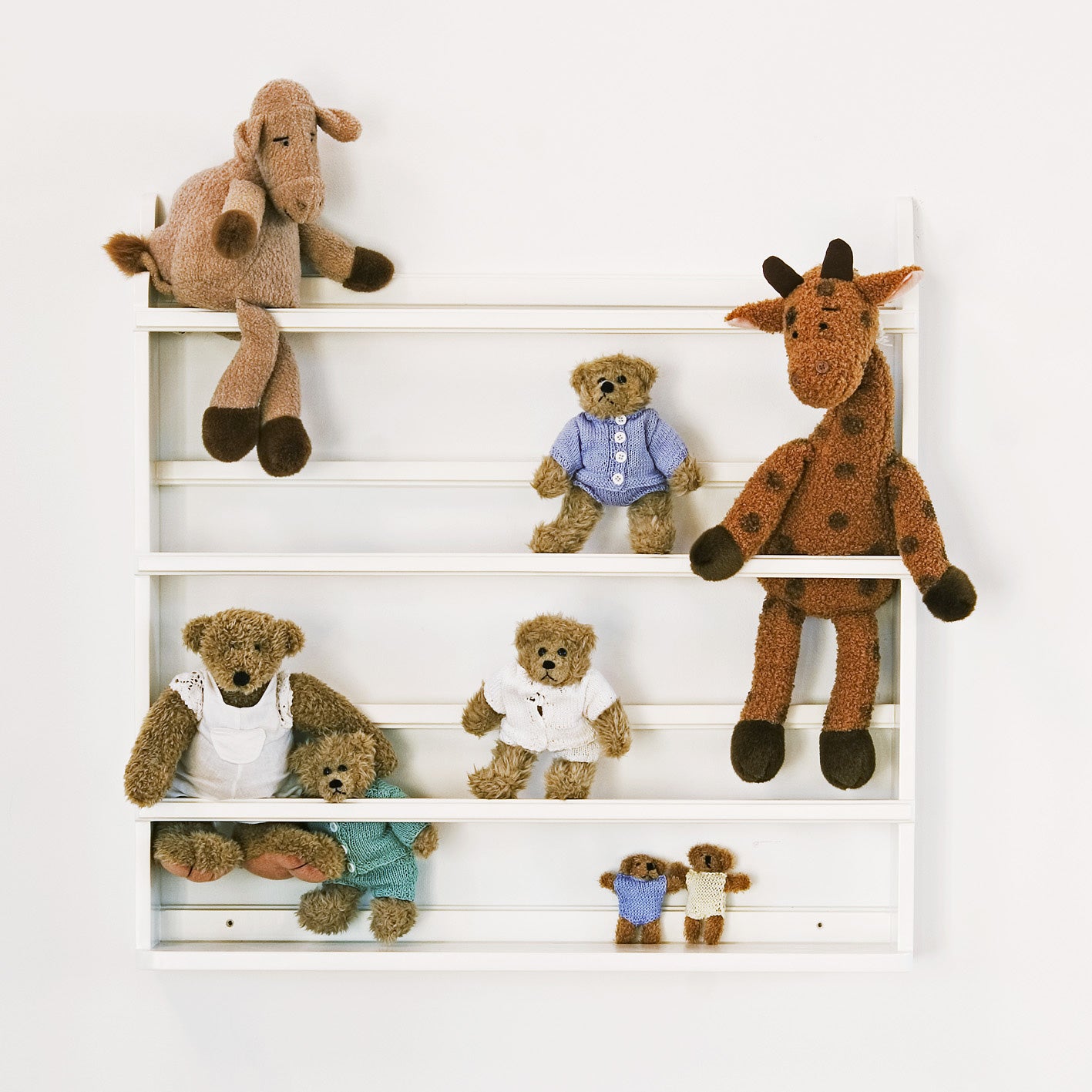 Oliver Furniture  vielseitiges Hängeboard bzw. Tellerregal in weiß