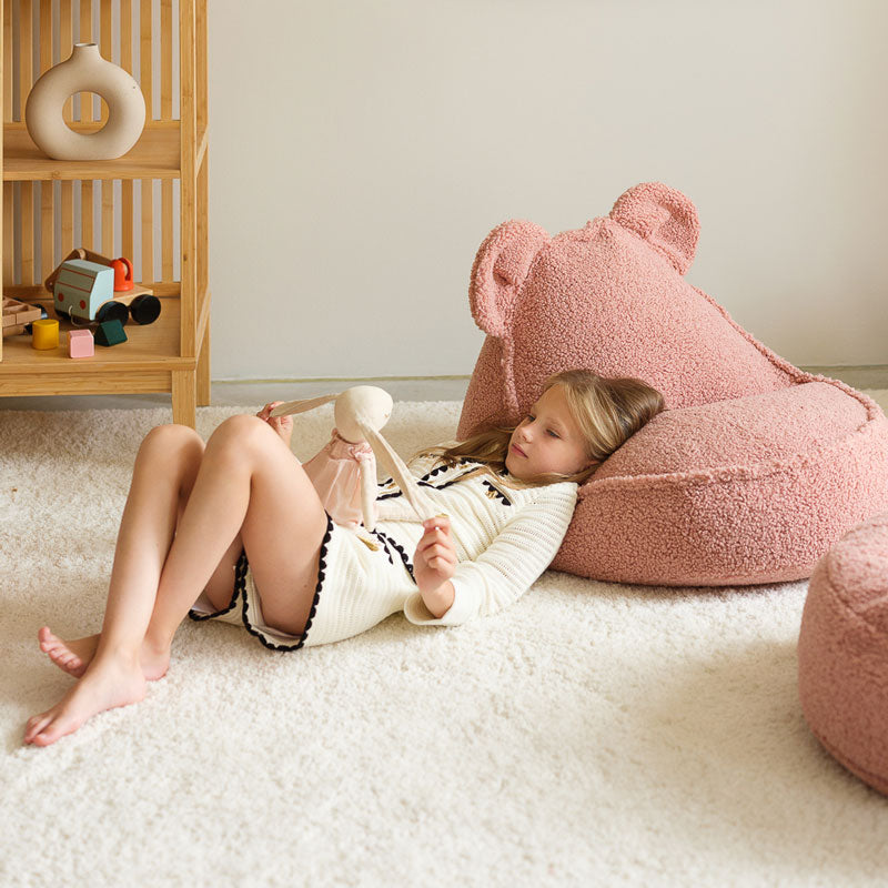 Wigiwama kleiner Sitzsack Bär aus Teddy-Stoff in 'Guava', 70x60cm