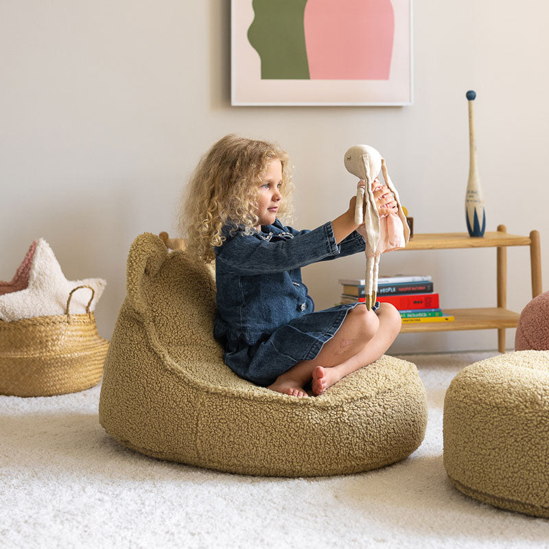 Wigiwama kleiner Sitzsack Bär aus Teddy-Stoff in 'Matcha', 70x60cm