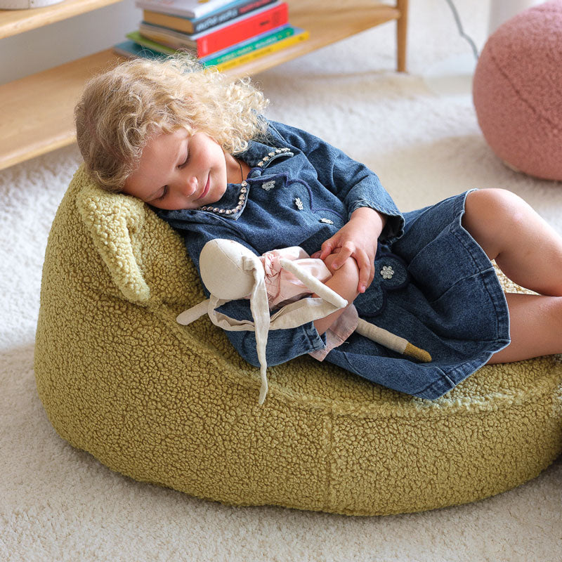 Wigiwama kleiner Sitzsack Bär aus Teddy-Stoff in 'Matcha', 70x60cm