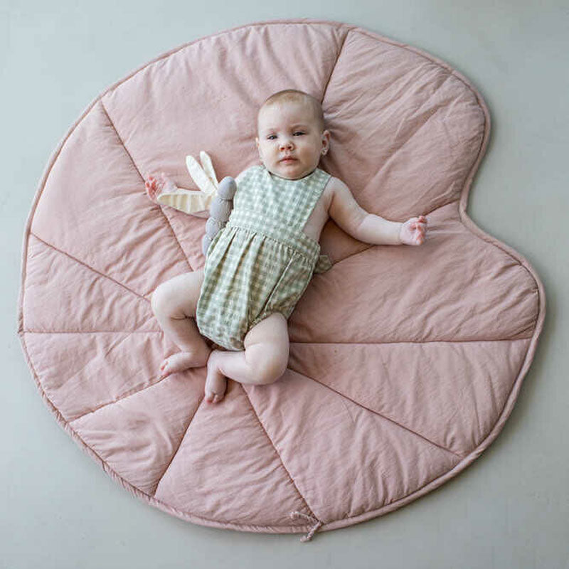 Lorena Canals waschbare Krabbeldecke 'Water Lily' vintage nude 95x95cm