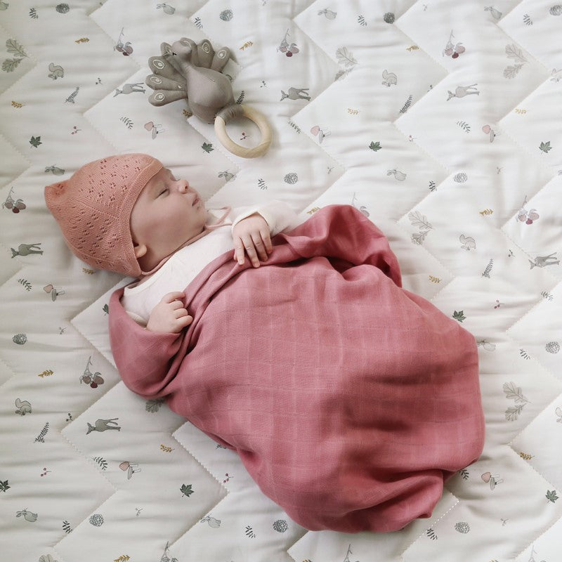 Cam Cam Babyrassel Pfau in hazel