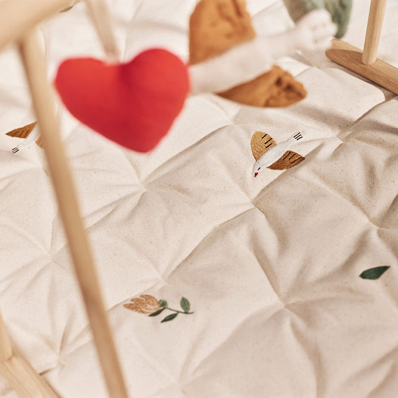 Oliver Furniture 'Dear April' Bestickte Spielmatratze in 'Songbirds'