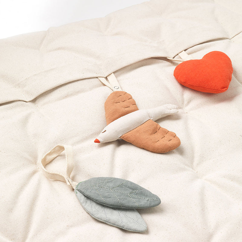 Dear April Bestickte Spielmatratze in 'Songbirds'