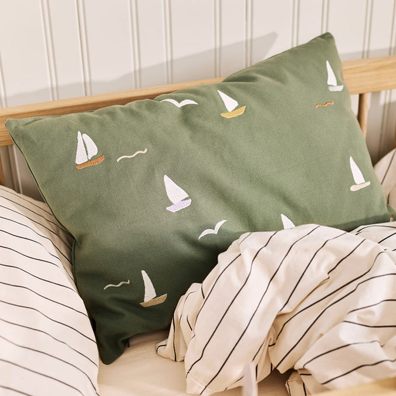 Dear April Besticktes Kissen in 'Sailboats' 40x60cm