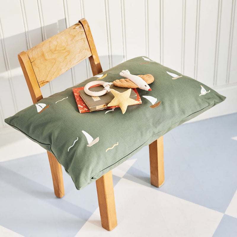 Oliver Furniture 'Dear April' Besticktes Kissen in 'Sailboats' 50x70cm