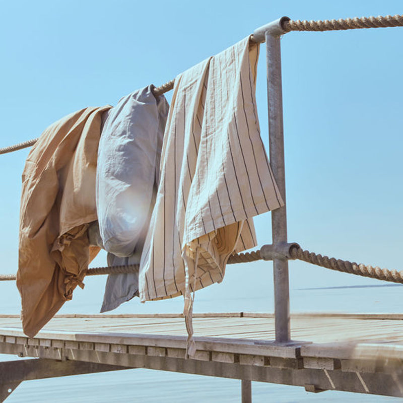 Dear April Juniorbettwäsche in 'Sandy Feet' 100x135cm