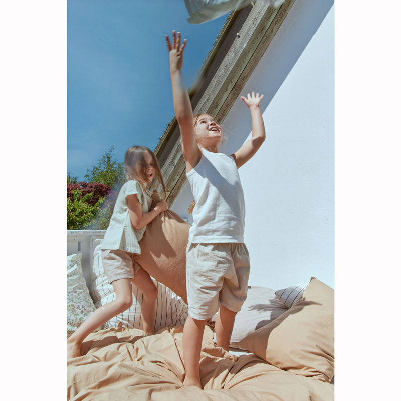 Dear April Juniorbettwäsche in 'Sandy Feet' 100x135cm