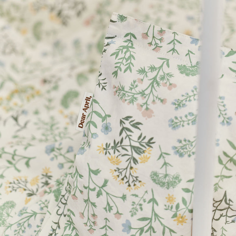 Dear April Juniorbettwäsche in 'Summer Flowers' 100x135cm