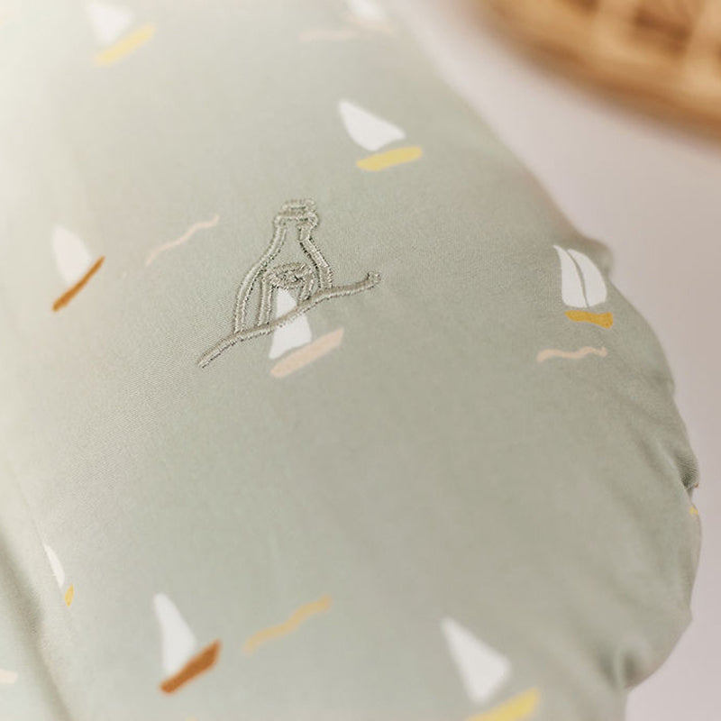 Oliver Furniture 'Dear April' Großes Wickelkissen in 'Sailboats' 65x74cm