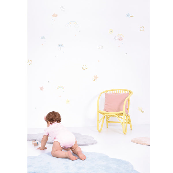 Lilipinso Wandsticker A3 in weiß mit Wolken, Sternen und Regenbogen in Pastellfarben