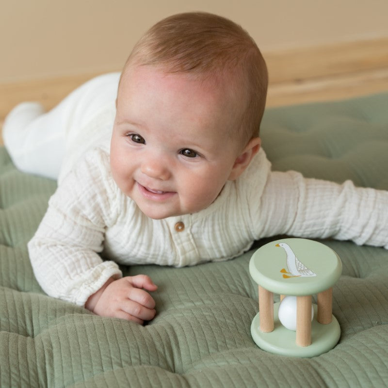 Little Dutch Holzspielzeug Rassel "Little Goose" olive