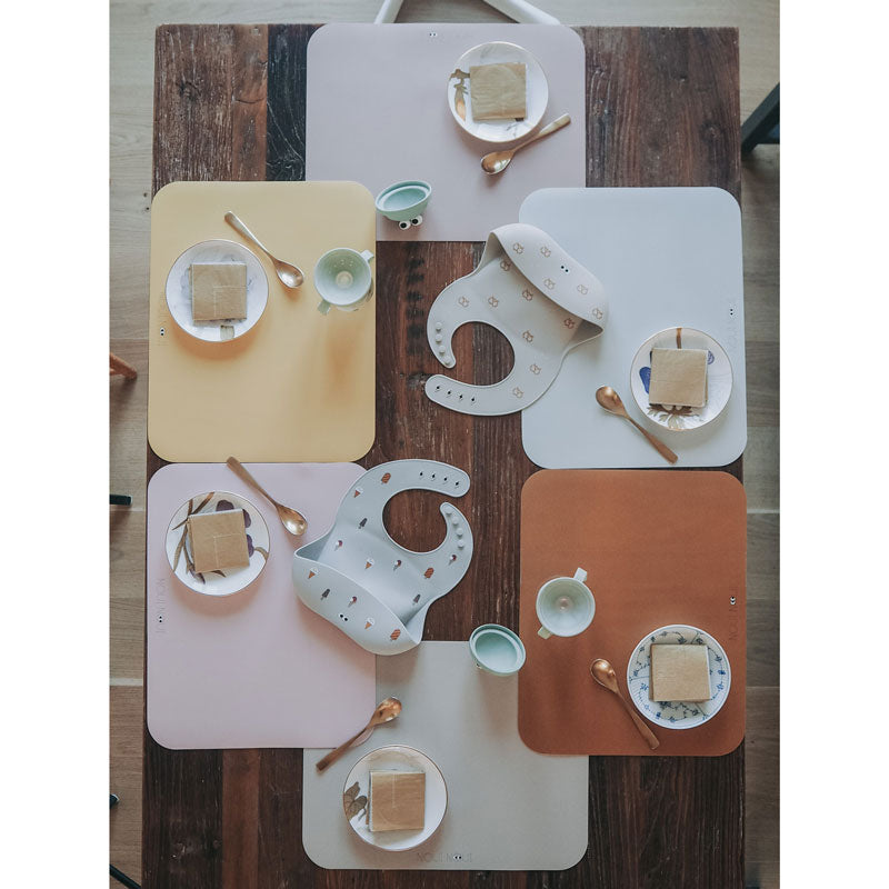 NouiNoui Tischset in 'olive haze gray' 42 x 34 cm