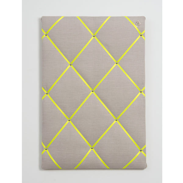 Paula&Ferdinand Memoboard Pinwand Leinen hellgrau mit Band in NEON gelb