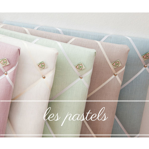 Paula&Ferdinand Memoboard Pinwand Leinen rosa mit weißem Band