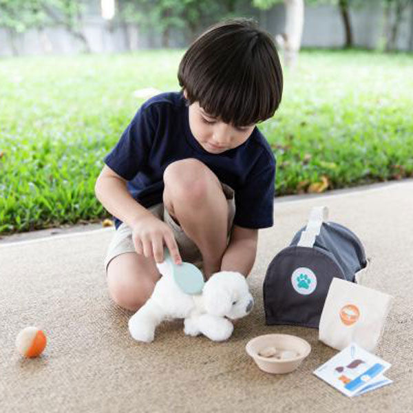 Plantoys Kinderspielzeug Tierpflegetasche mit Zubehör 12 tlg. aus Naturholz und Stoff