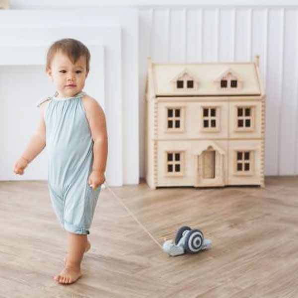 Plantoys viktorianisches XL Puppenhaus aus Naturholz in 64x73x32cm