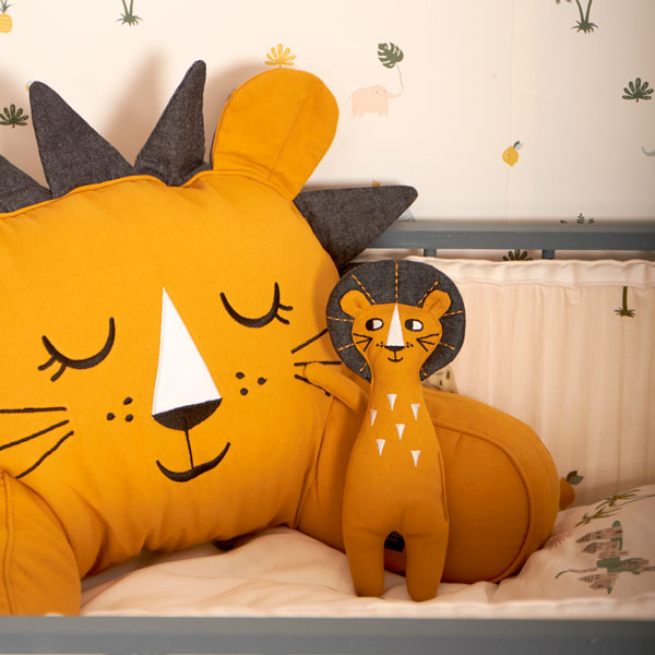 Roommate Stoffpuppe bzw. Kuscheltier Organic 'Löwe' in Senfgelb ca. H 27cm