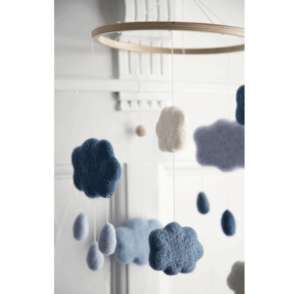 Sebra Wolkenmobile aus Filz in blau