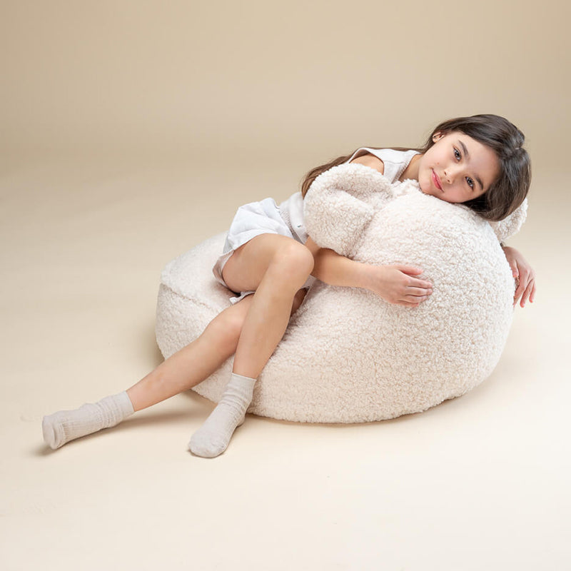 Wigiwama kleiner Sitzsack Bär aus Teddy-Stoff in 'Cream White', 70x60cm