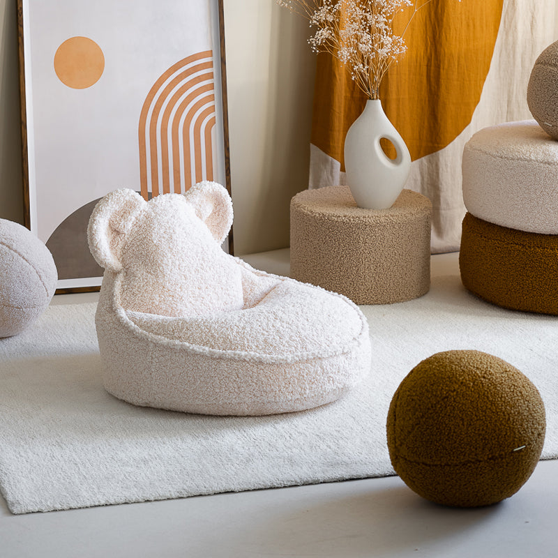 Wigiwama kleiner Sitzsack Bär aus Teddy-Stoff in 'Cream White', 70x60cm